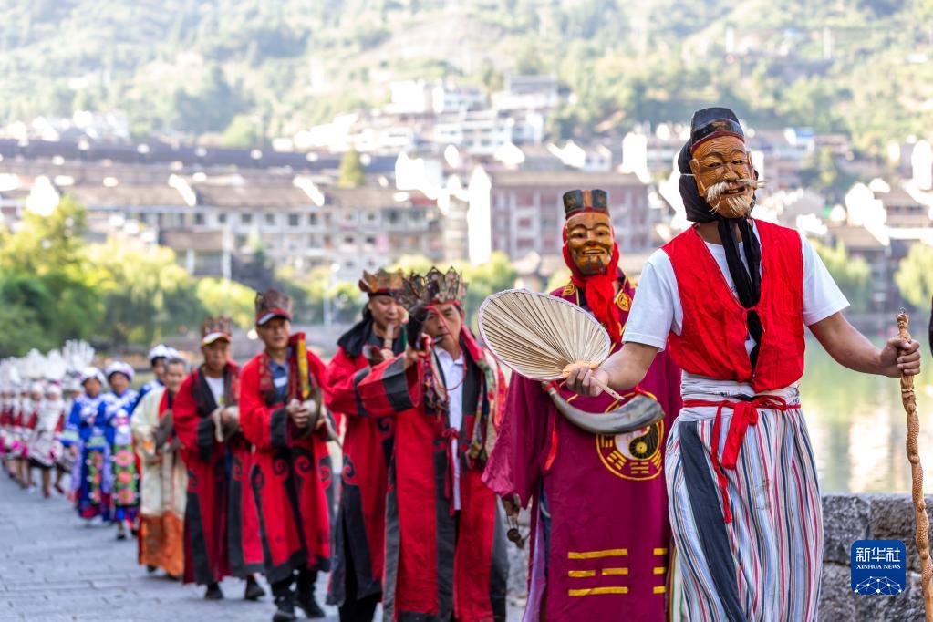 贵州镇远：多彩活动迎大展