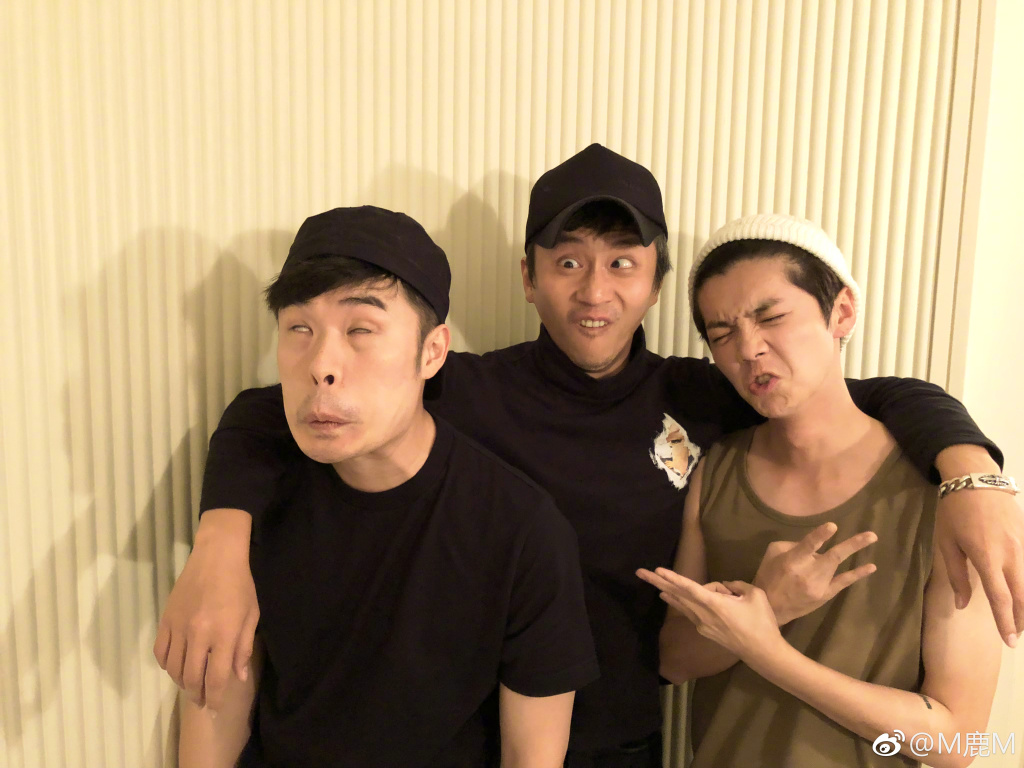 鹿晗凌晨晒帅气合照为陈赫庆生：祝赫哥越来越胖