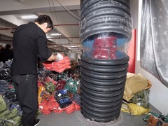 湖州织里：商户囤货备战“双11”   一天可赚一年房租