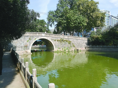 南京市玄武区 南朝竺桥与毗卢寺游客众多