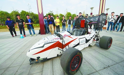 （社会广角图文）全国大学生方程式汽车大赛仪式在南京江宁举行