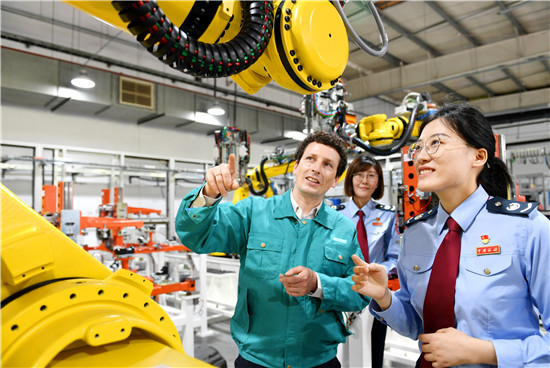 OK急稿（供稿 縣域經濟列表 三吳大地蘇州 移動版 ）蘇州園區稅務“綠色通道” 退稅款23億助企復工