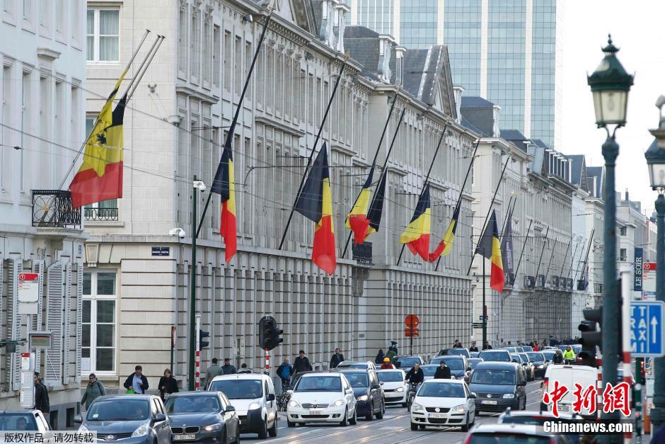 世界多地为比利时恐袭遇难者降半旗