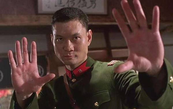 动作演员中实战能第一的是他:踢飞吴京 李连杰甘拜下风