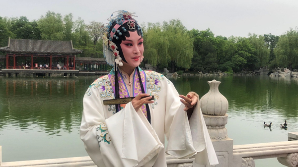 城市里的绝活儿 多语种“网红”主播感受“百戏之祖”昆曲之美