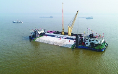 （交通运输）施工船在长江蕲春航道进行航道整治作业