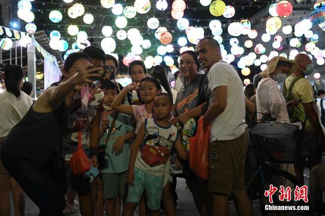 2,500 Tanglung Hiasi Serata Tai O_fororder_to1