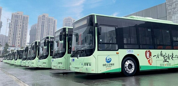 国庆假期 自贡市公交开行5条摆渡专线方便群众观灯出行-国际在线