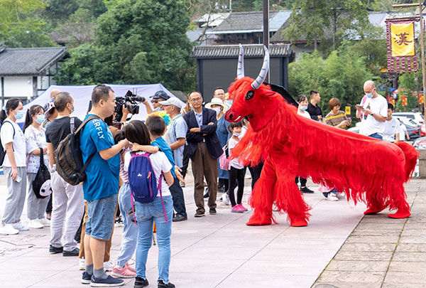 （勿签）国庆打卡剑门关 带你感受千年古蜀道韵味_fororder_剑门关景区上演斗牛非遗表演