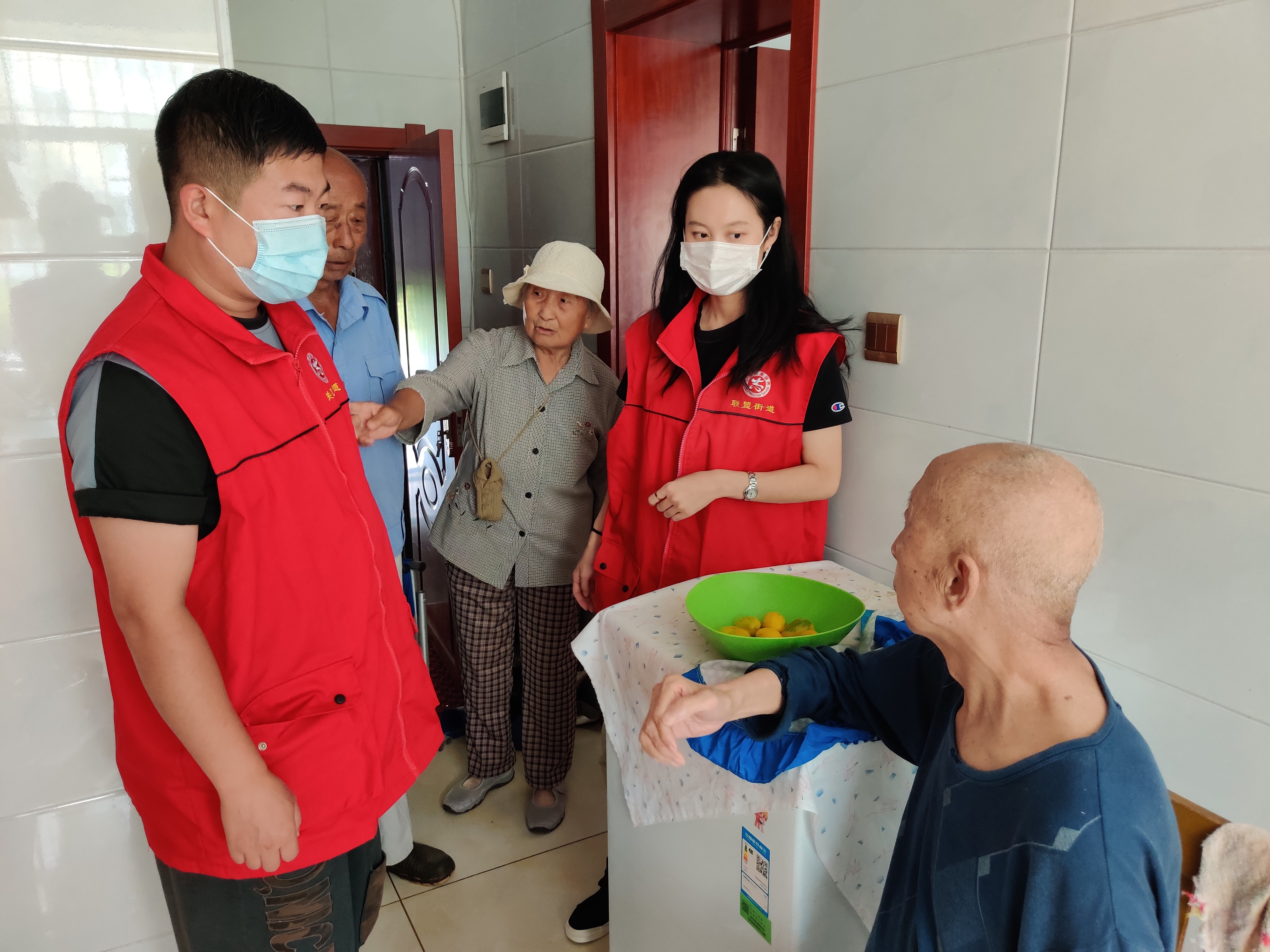 哈爾濱市平房區聯盟街道黨員下沉社區 解決群眾“微訴求”_fororder_微信圖片_20210918160526