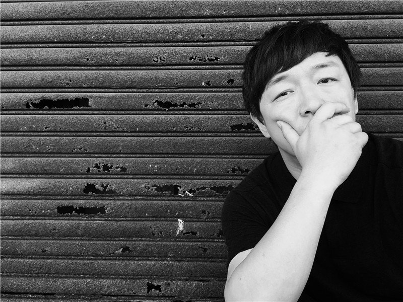 演员黄渤又有新身份?开嗓演唱后摄影技能再上线