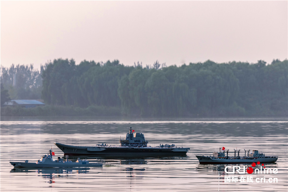 专业造“船”49年 北京大爷圆梦“罗马湖舰队”_fororder_2021-09-11 175323_副本