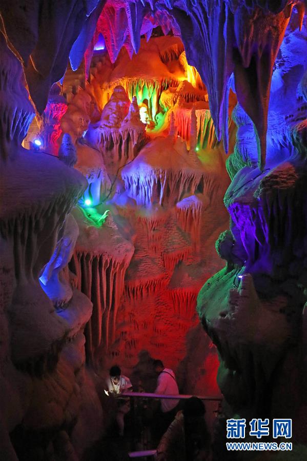 辽宁铁岭溶洞美如画