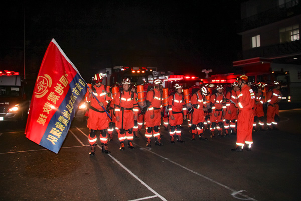 自贡消防支队紧急集结 连夜奔赴宜宾长宁地震灾区救援