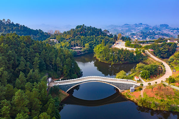 国庆节前三天 自贡A级旅游景区和红色景点共接待游客37.44万人次_fororder_5尖山风景区（摄影-廖志全）