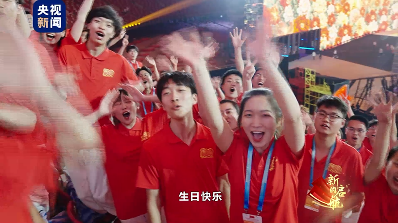 神舟十二号航天员:   百年风华 千秋伟业 伟大的中国共产党生日快乐!