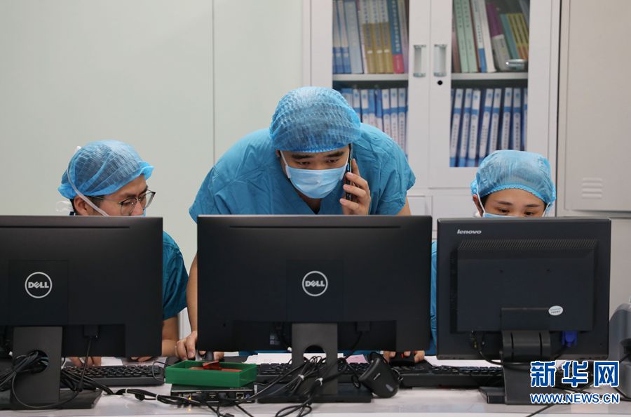 【焦点图-大图】【移动端-轮播图】“95后”男护士王东平：用步数迎接“国际护士节日”