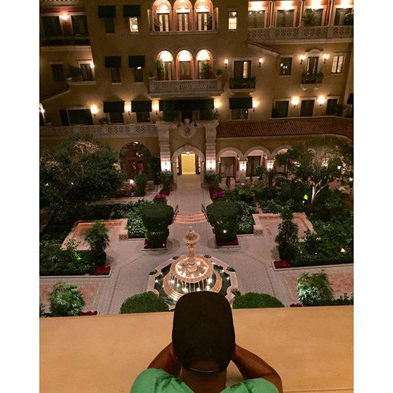 梅威瑟的炫富人生 无聊时竟扮小丑抢劫自己