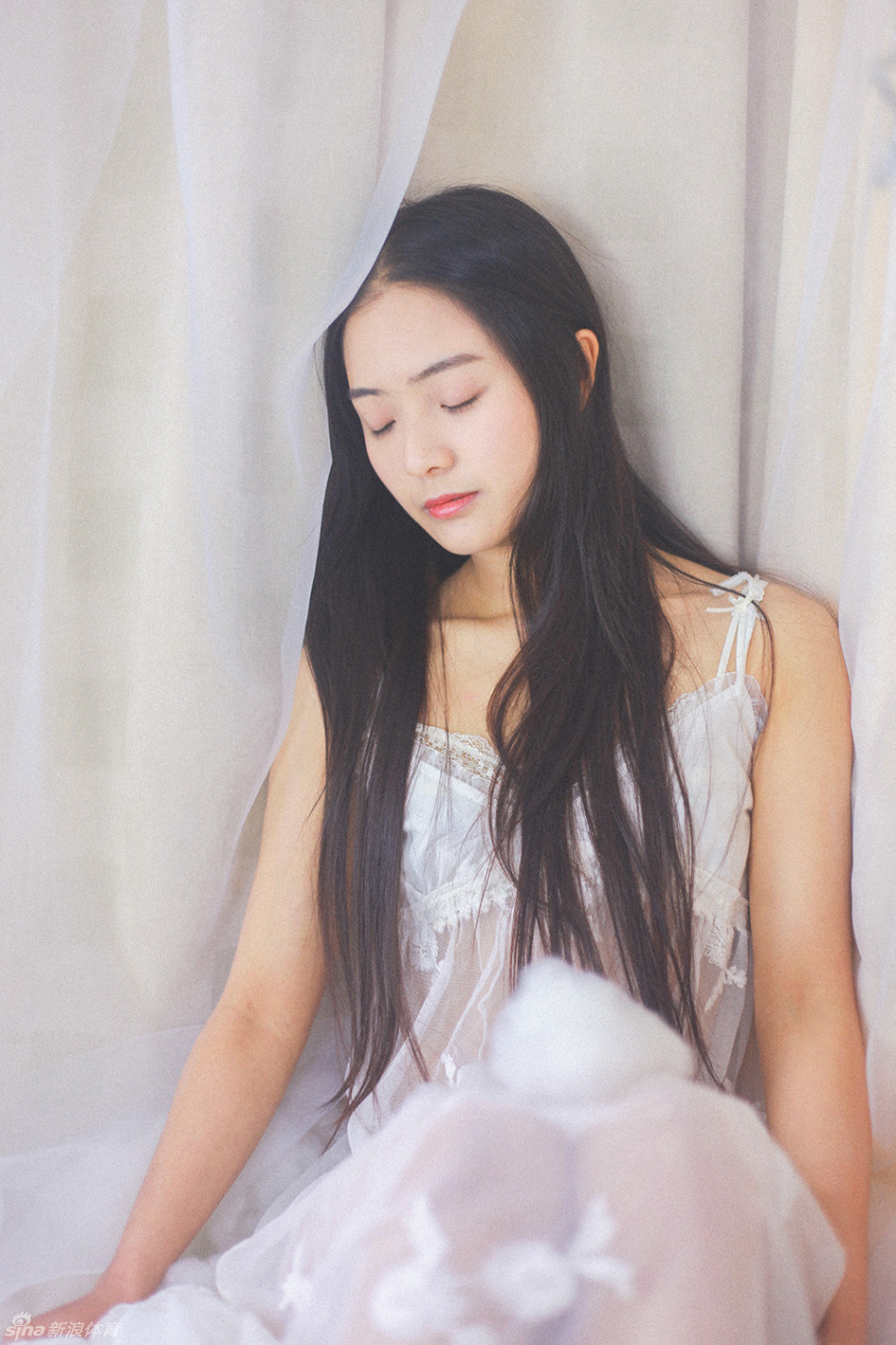 寫真-貓咪與啦啦隊女孩