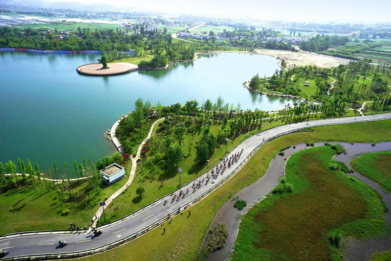 成都金堂县获评全国群众体育先进单位_fororder_铁人三项运动赛场-供图-金堂县委宣传部