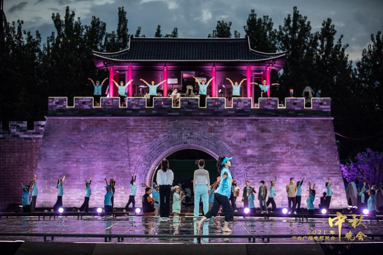 中秋夜玩宇宙级浪漫，还得看总台