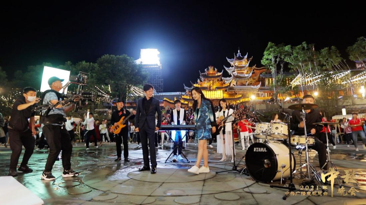 中秋夜玩宇宙级浪漫，还得看总台