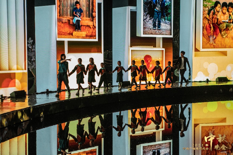 中秋夜玩宇宙级浪漫，还得看总台