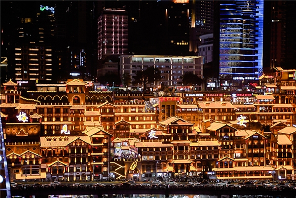 本土品牌的“破圈”之旅：文商旅新融合 梅见携手洪崖洞打造千年夜宴_fororder_1632292903263558