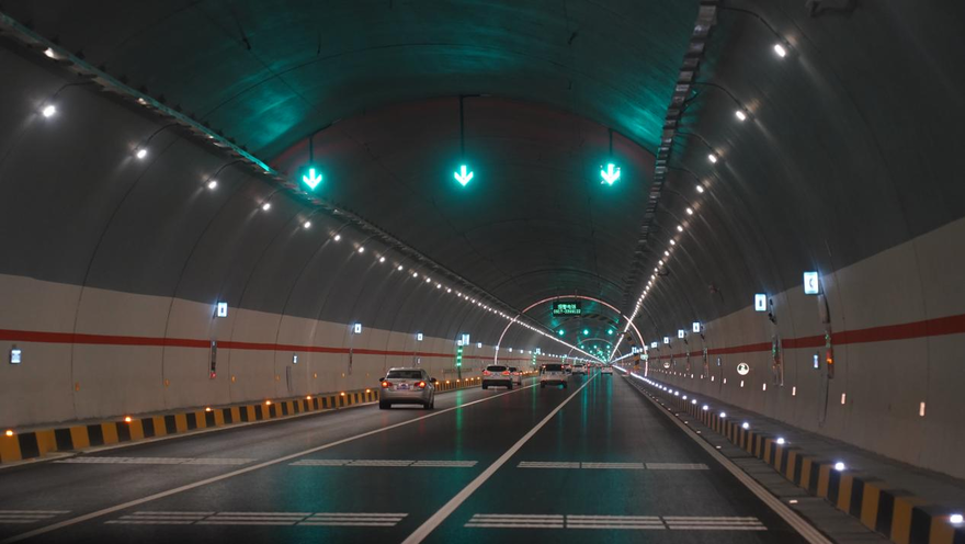 Bridges and Tunnels in Feng County, Baoji City of Northwest China Showcase "China Speed"_fororder_1