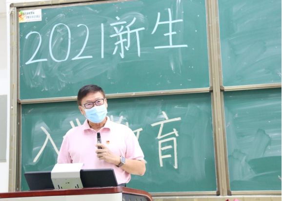【教育频道】广州新华学院公共治理学院举行新生入学教育暨思政第一课