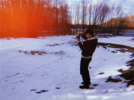 蒋劲夫零下冰天雪地玩摄影 网友:人比风景更好看