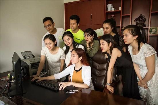 守童心 创童境 播童种——怀化市幼儿园为孩子撑起绚烂的天空_fororder_4