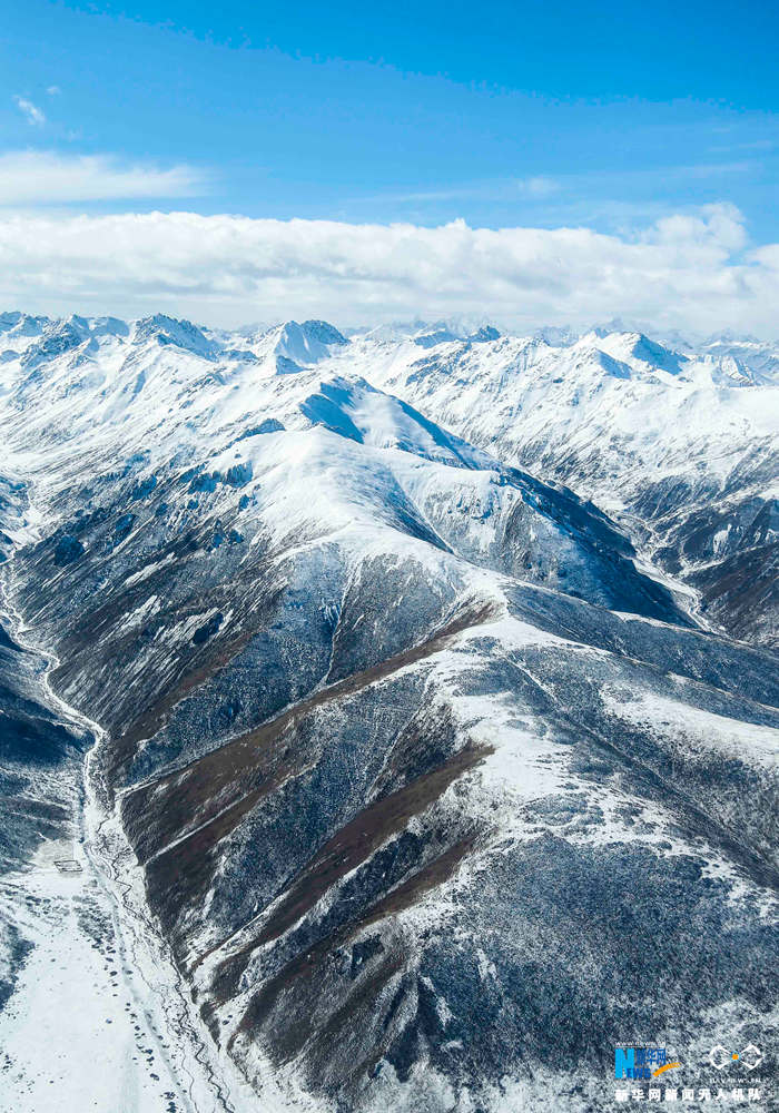 壯美河山！萬米高空俯瞰雪後巴顏喀拉山