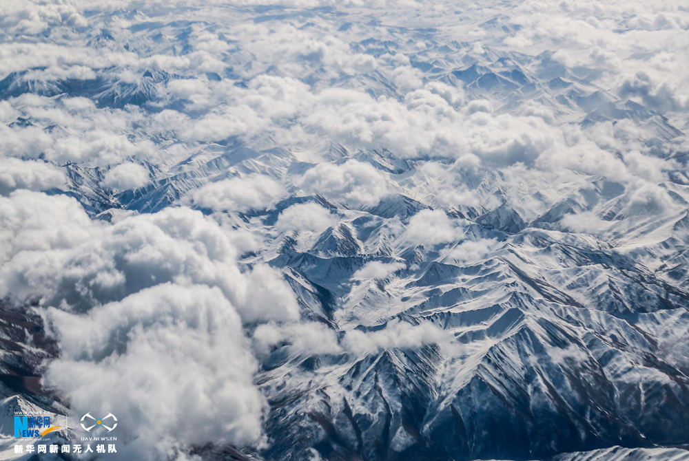 壮美河山！万米高空俯瞰雪后巴颜喀拉山