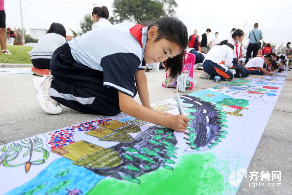 高质量发展看临港｜欢唱秋收喜 品味葡香甜