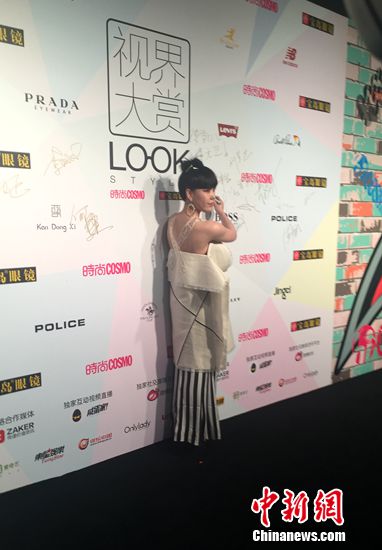 吴莫愁谈“李宇春获奖被说成男歌手”:主办方应道歉