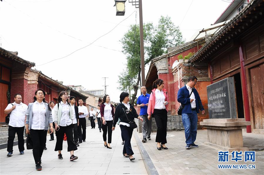 甘肃宕昌：哈达铺迎来红色旅游热