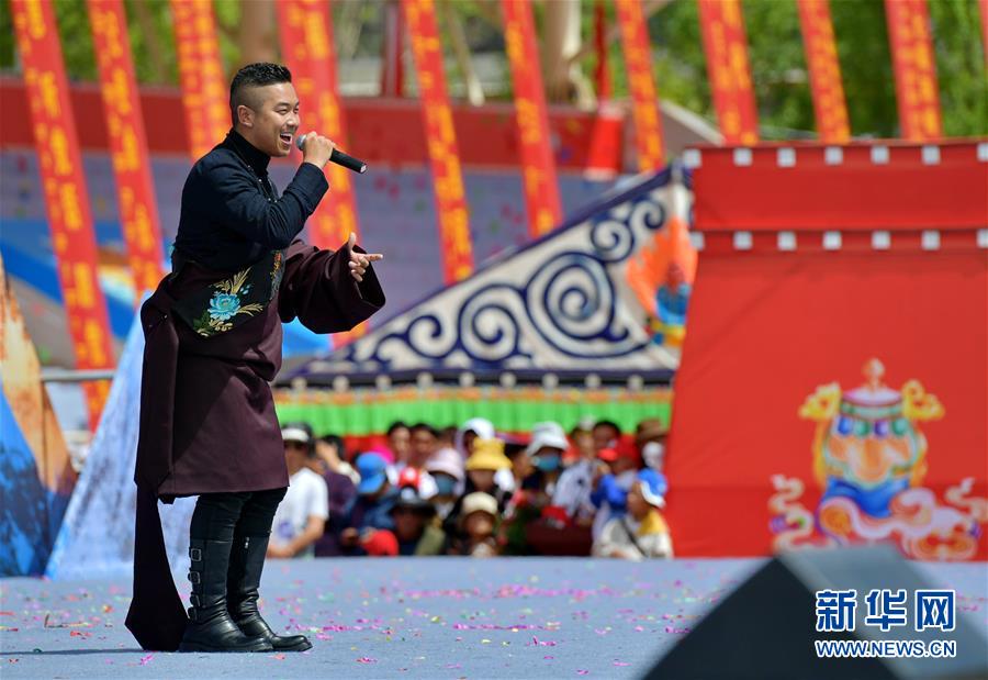 日喀则市第十七届珠峰文化旅游节开幕