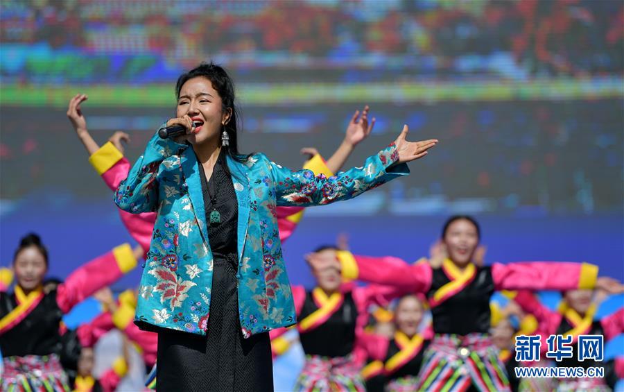 日喀则市第十七届珠峰文化旅游节开幕