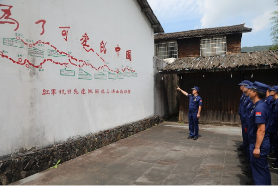 “追隨先輩足跡 接受紅色洗禮”