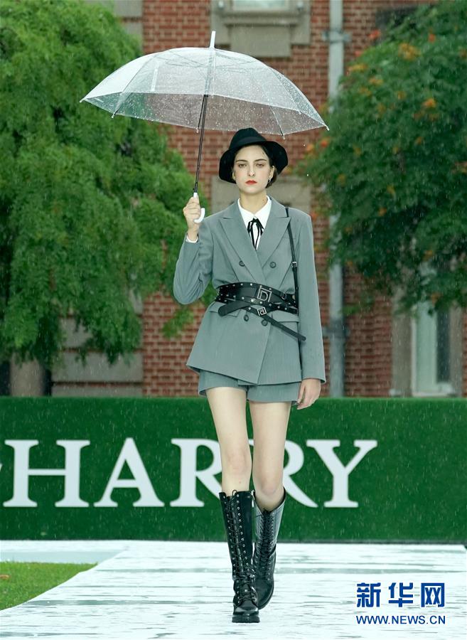 雨中时尚秀