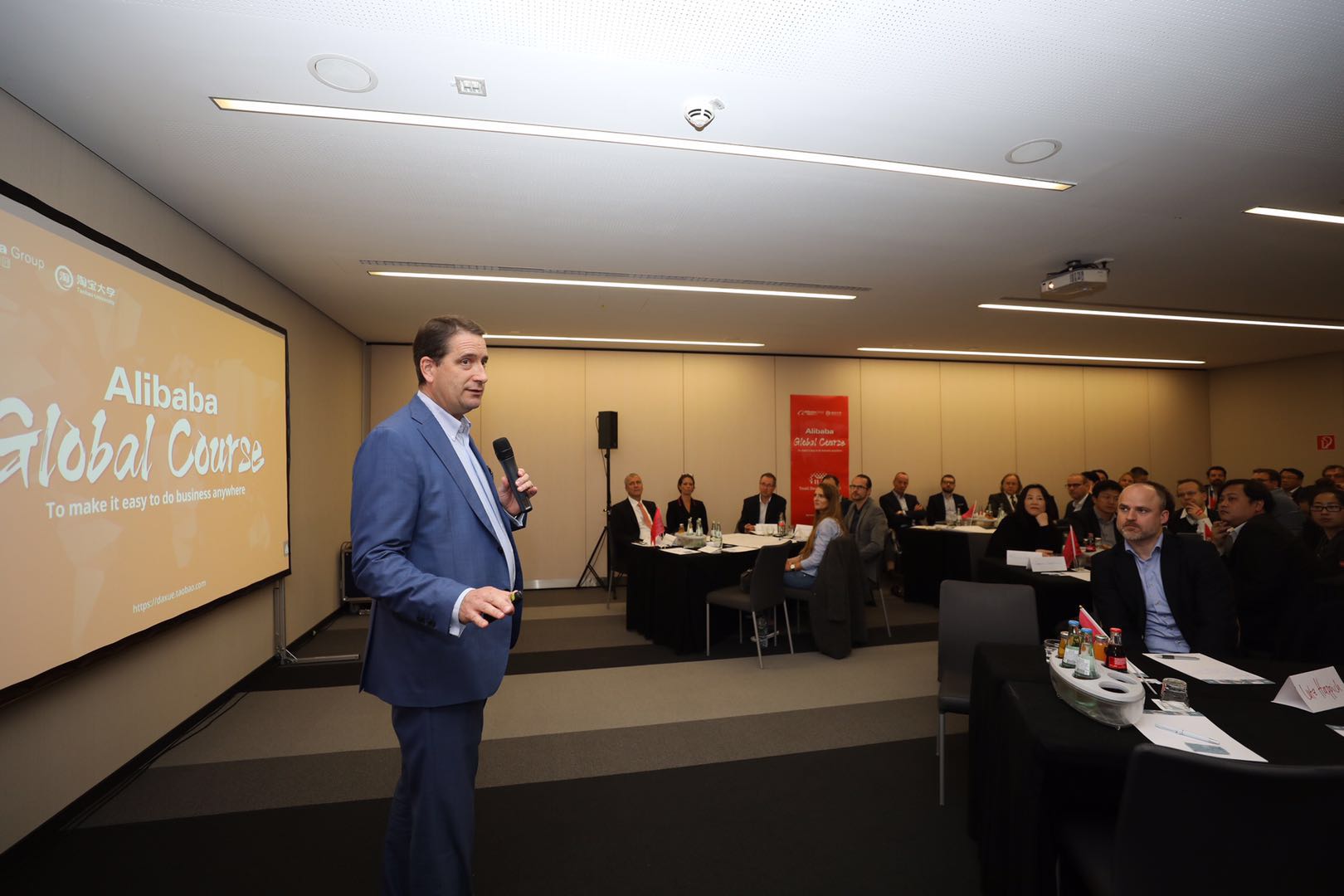 阿里欧洲开课讲授中国电商秘笈 老外们都听嗨了