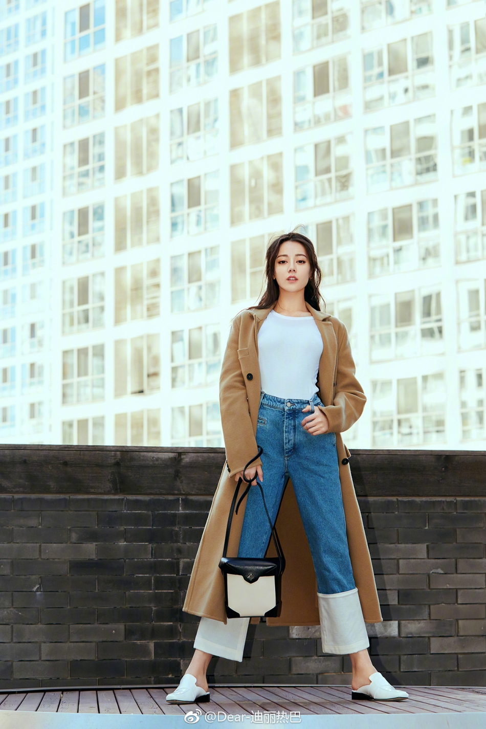 像杨幂学习也成带货王 !热巴晒照要做酷炫美少女