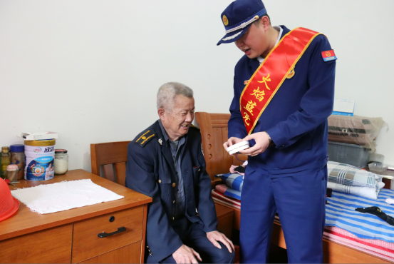 南昌高新区消防救援大队“党员服务队”开展“送平安”活动