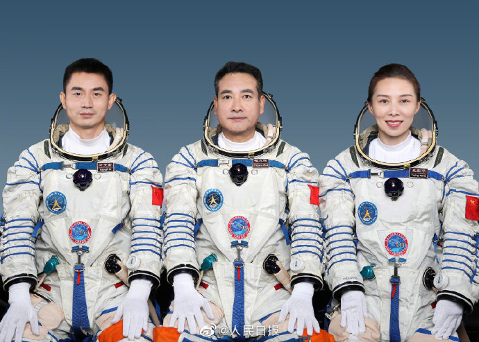 Kasar Sin na maraba da ‘yan sama jannati na kasashen waje_fororder_211015-astronaut-Faeza