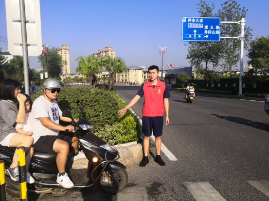 【我为群众办实事】萍安南大道消防救援站开展“安全伴我行”交通文明引导志愿服务活动