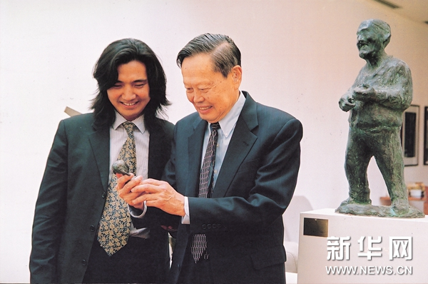 吴为山：为杨振宁先生塑像