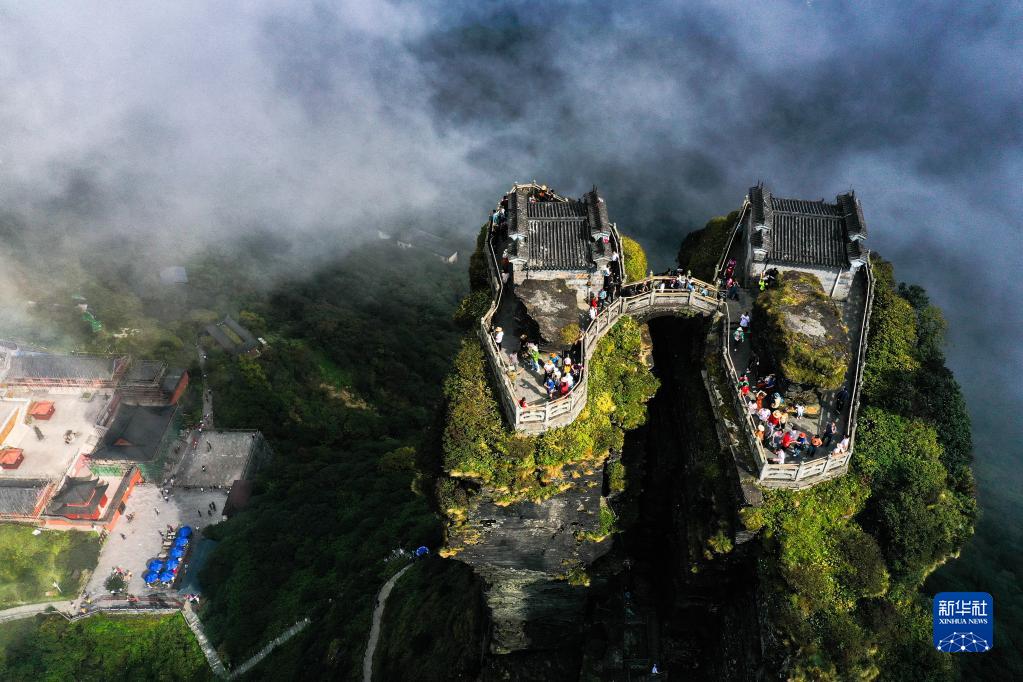 （中首）雲梯萬步天路遠 世界遺産梵凈山