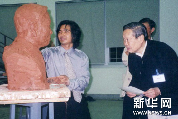 吴为山：为杨振宁先生塑像