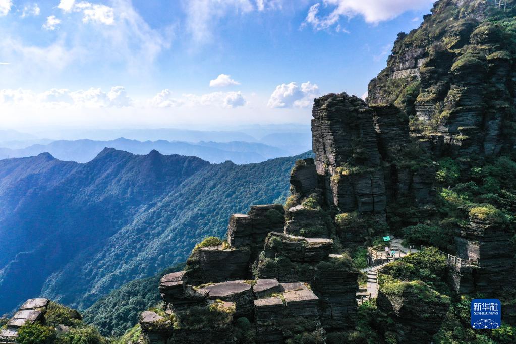 （中首）云梯万步天路远 世界遗产梵净山